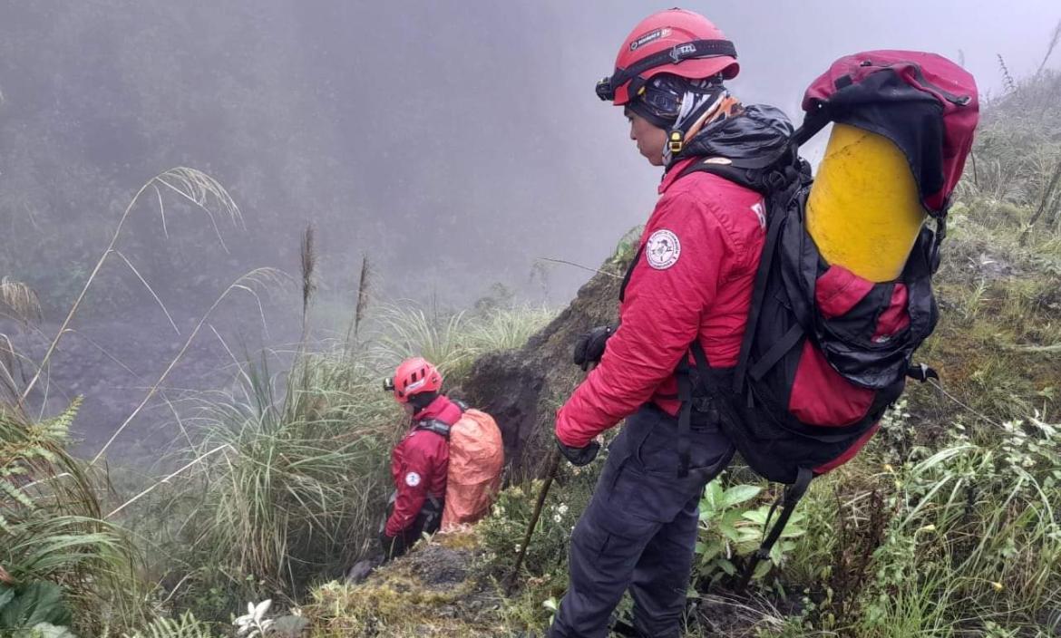 Las condiciones del clima no han ayudado en la búsqueda del excursionista. (Foto Bomberos Latacunga)