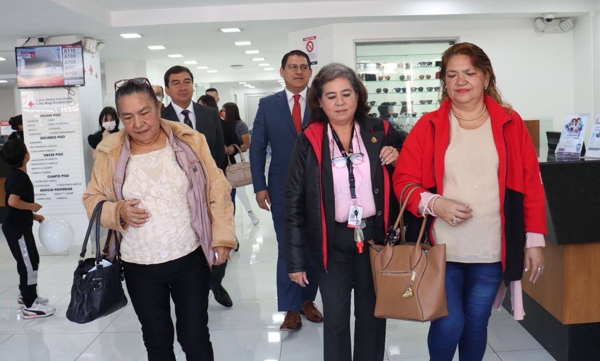 Las mujeres viajaron a Quito en avión. Su vuelo tuvo inconvenientes en el aire. Temían no llegar a la prueba.