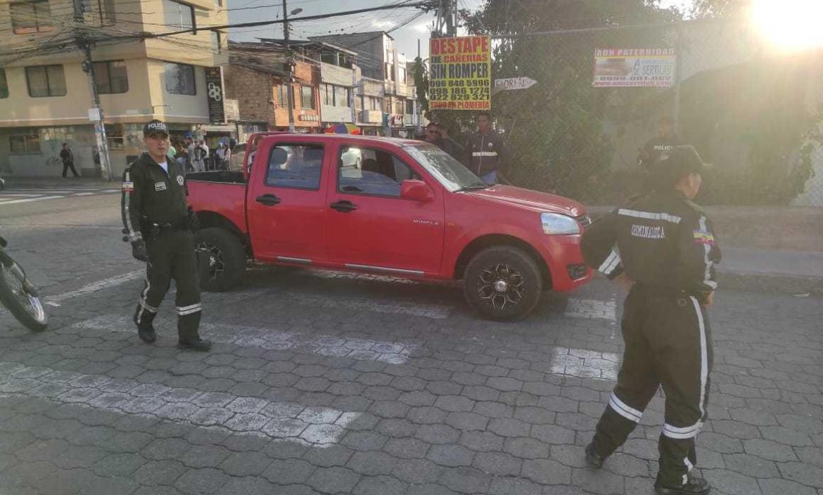 En este vehículo se encontraba la víctima cuando ocurrió el ataque, en el sector Calderón, del norte de Quito.