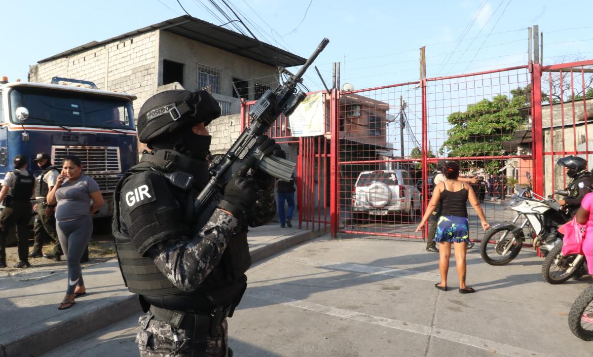 Hallaron armas en un sector del Trinipuerto, en Guayaquil.