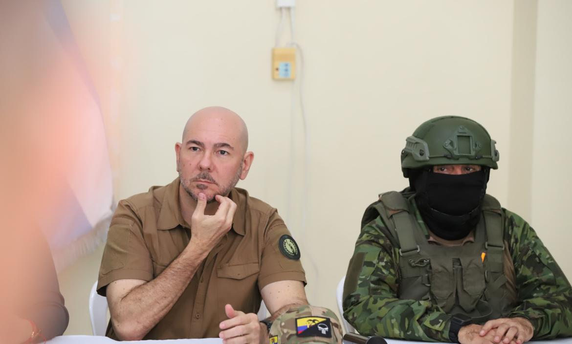 El ministro de Defensa Gian Carlo Loffredo estuvo en la rueda de prensa.