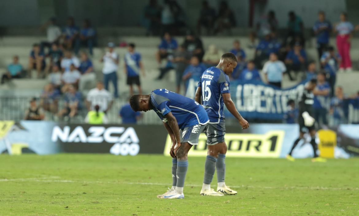 Los jugadores de Emelec no pudieron reaccionar ante el resultado.