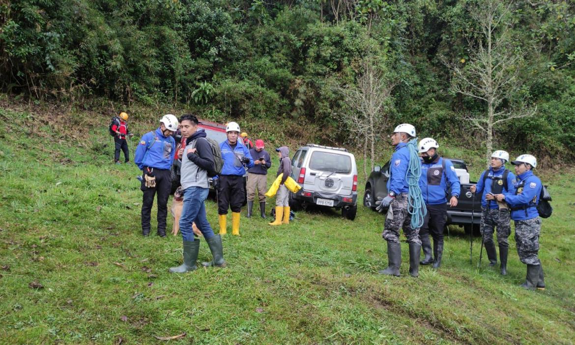 Con el uso de drones y equipos especializados en alta montaña, se está buscando a una adolescente que se extravió en las faldas del volcán Tungurahua