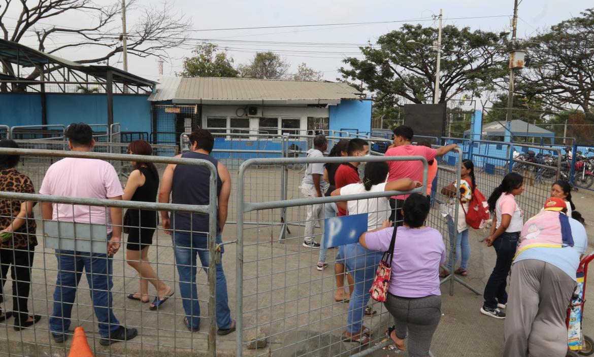 Exteriores de la Penitenciaría del Litoral