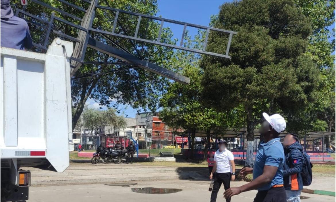 Quienes frecuentan de manera asidua a la cancha de ecuavóley del Parque Ecológico de Solanda, en el sur de Quito, estan afectados emocionalmente.