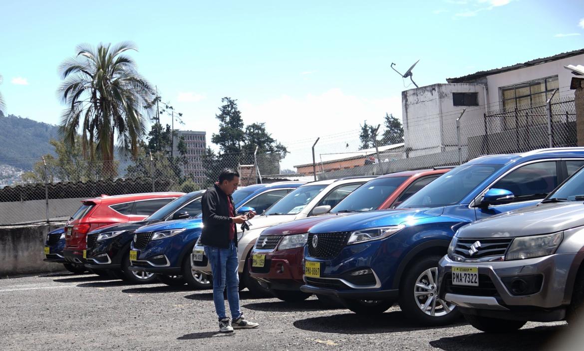 polémica por compra de carros nuevos para concejales de Quito