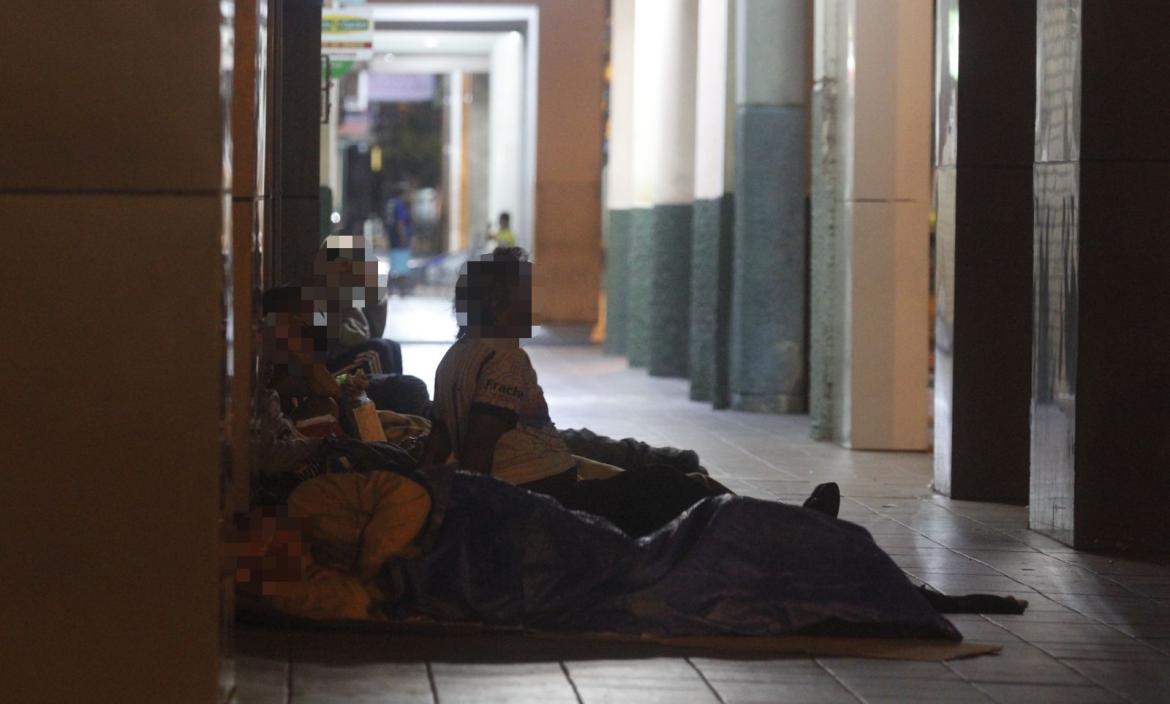 personas durmiendo en el centro