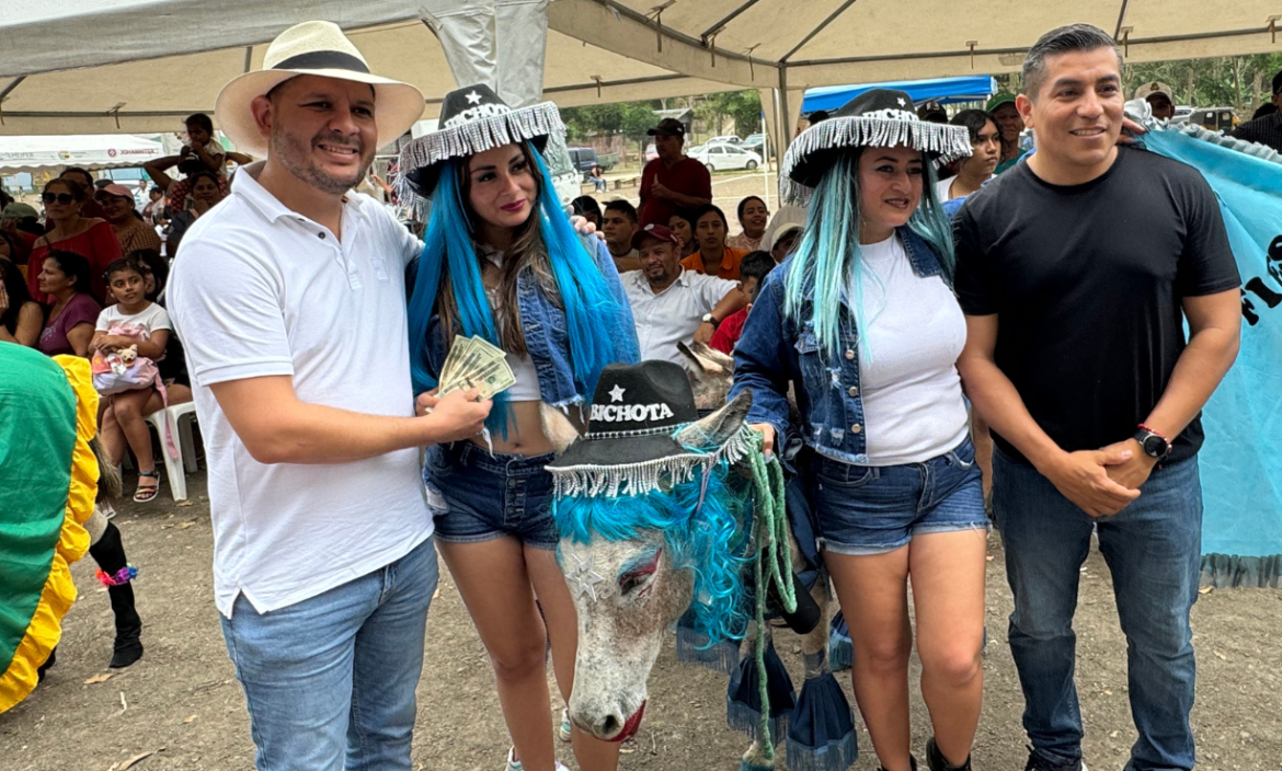 La 'Bichota' se llevó el premio a la burra más bonita.