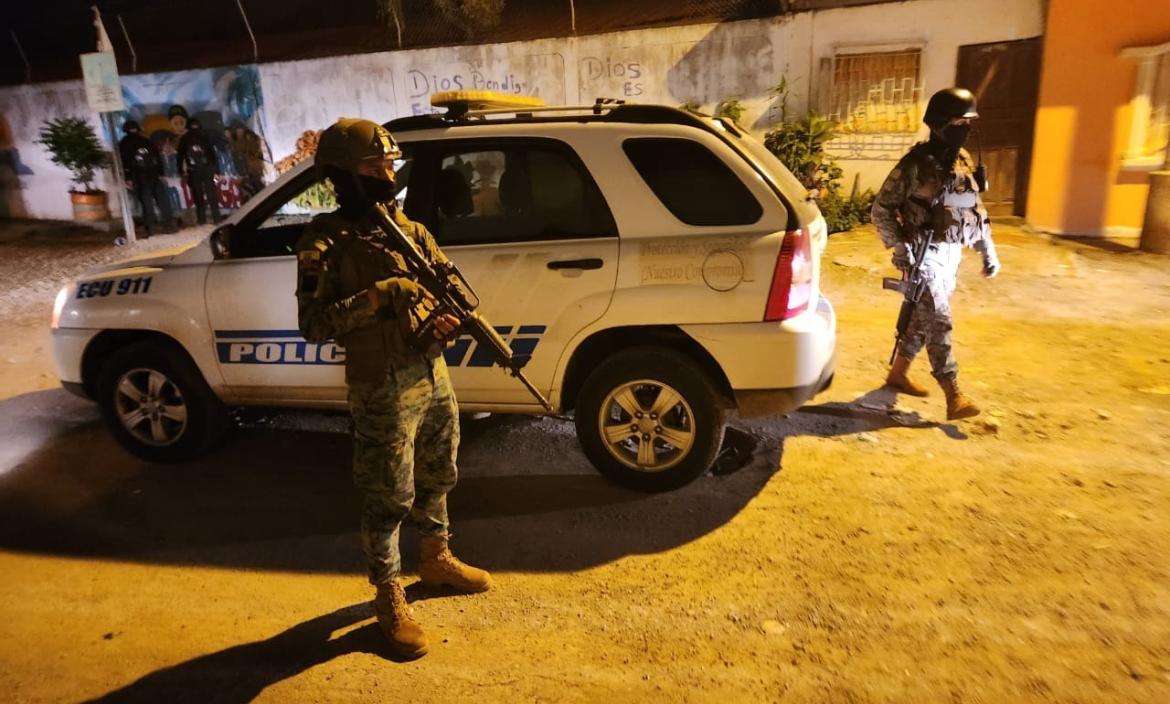 Personal de la Policía y Fuerzas Armadas en Esmeraldas.