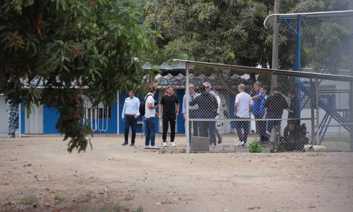 Sebastián Beccacece asiste al entrenamiento de Emelec en Samanes.