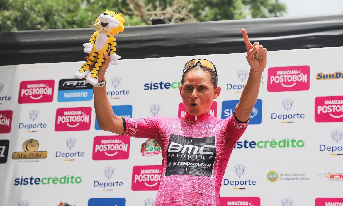 Esther Galarza con su camiseta de líder de la general