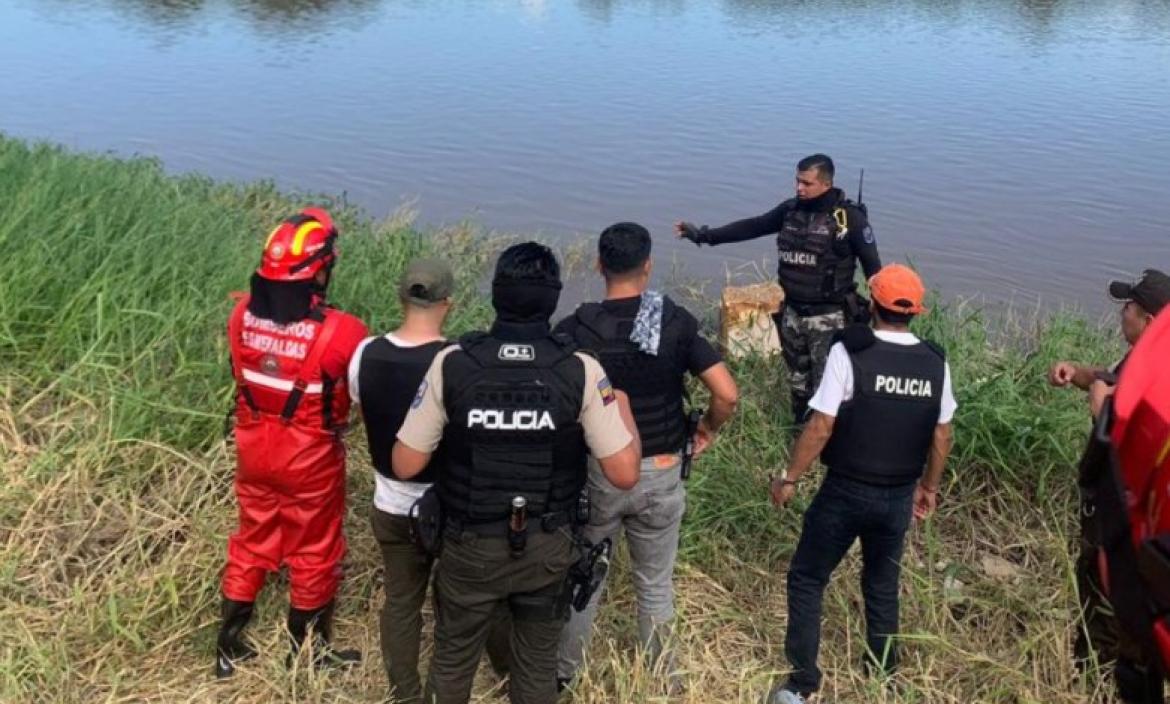 El cadáver fue encontrado a orillas de un río.