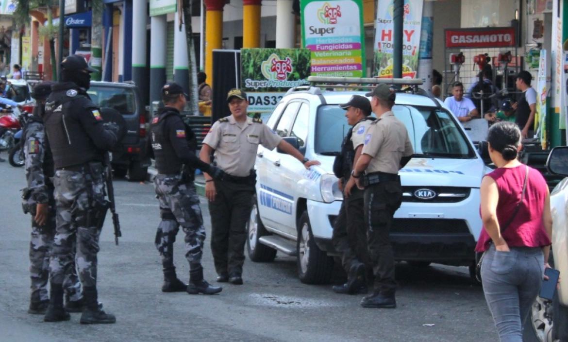 La Policía acudió al sitio para conocer sobre el artefacto explosivo.