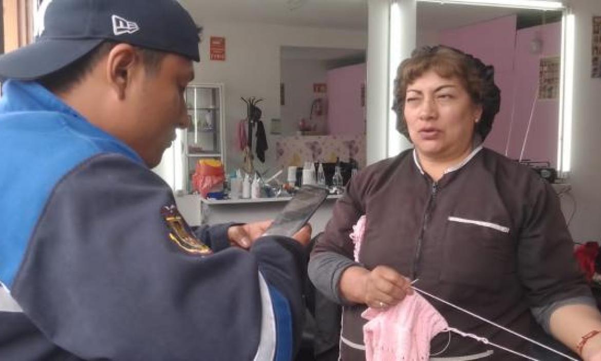 Las familias se están preparando para una posible erupción del volcán.