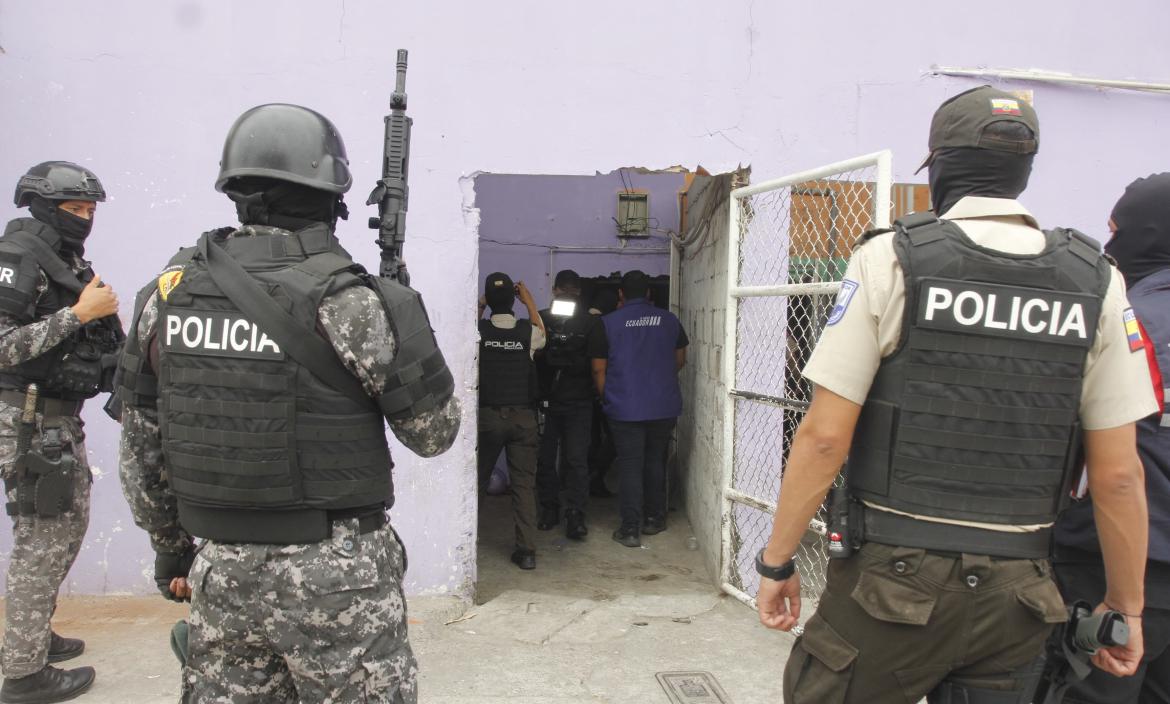 Operativo Policial clausura clínica de rehabilitación en Unión de Bananeros, Guasmo Sur.