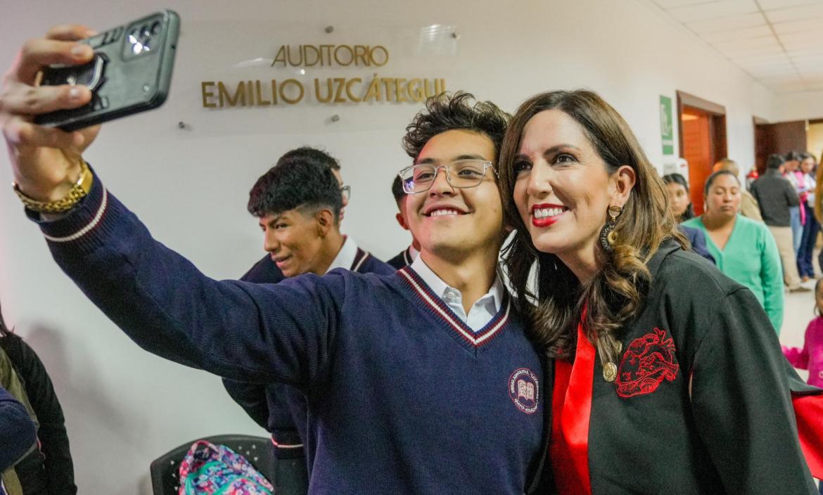 La ministra estuvo invitada a un evento de un colegio.