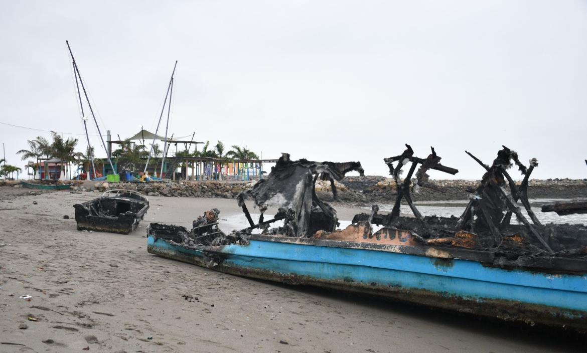 EMBARCACIONES DESTRUIDAS EN EL GUABO