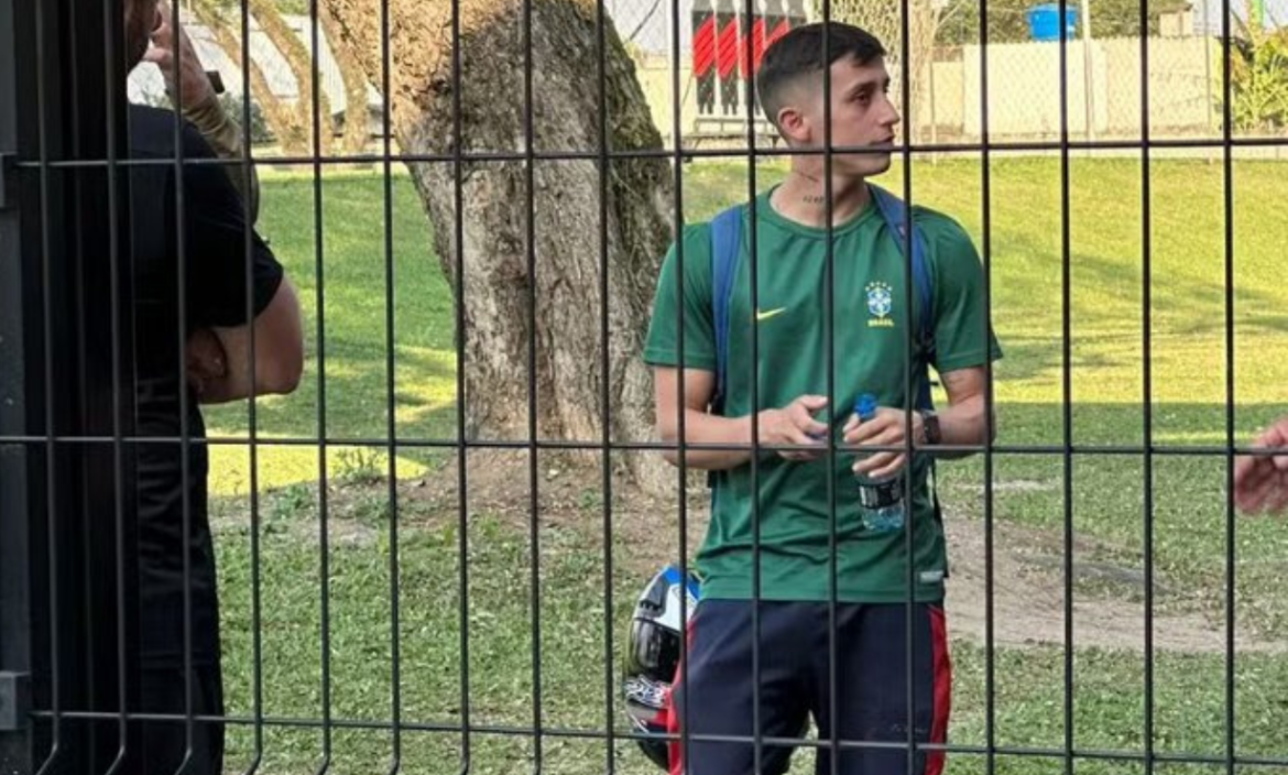 Ecuatoriano fue detenido por grabar el entrenamiento de Brasil.