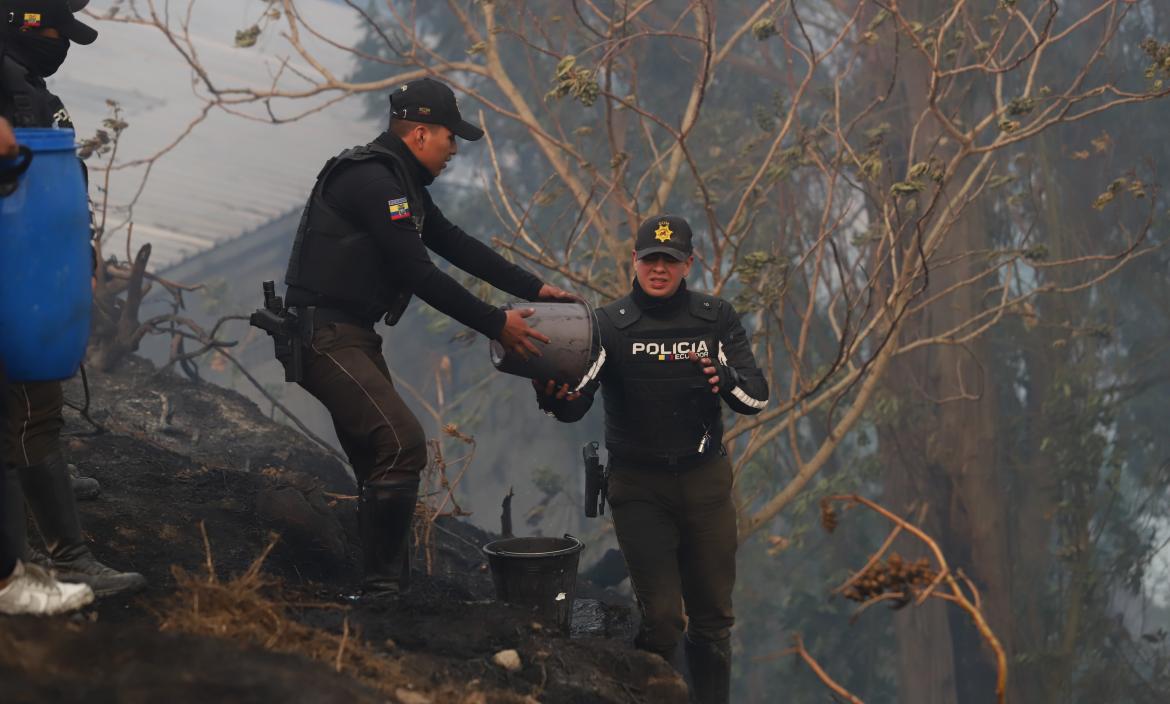 Incendios forestales Quito - Bomberos - Emergencia