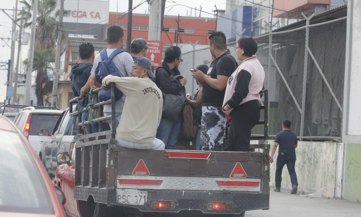 Aunque hay un poco más de líneas de buses en recorridos, algunos usuarios buscan otras opciones para movilizarse.