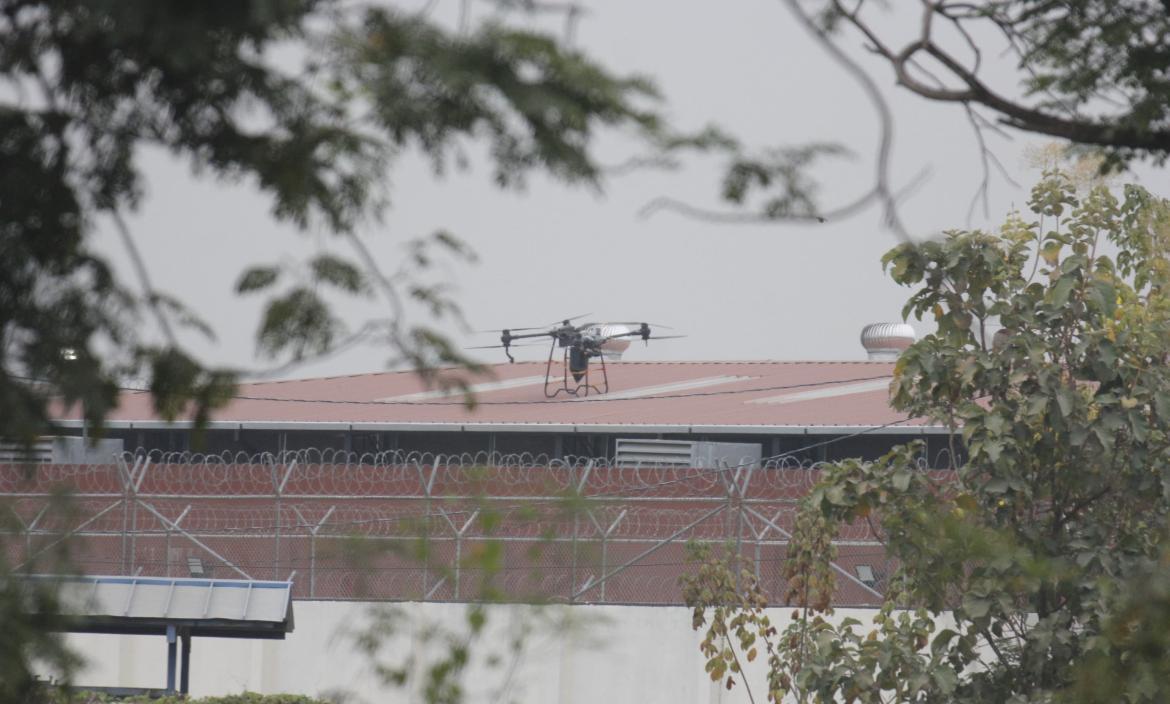 Un dron de uso agrícola aterrizó en el techo de La Roca.