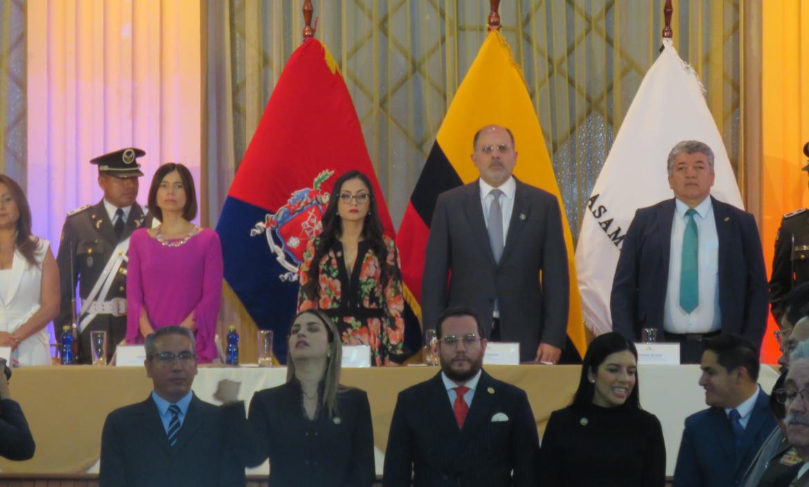 La Sesión de la Asamblea Nacional se realiza en el Salón Sesquicentenario del Colegio Pedro Vicente Maldonado, con la presencia de Asambleístas, autoridades locales e invitados especiales.