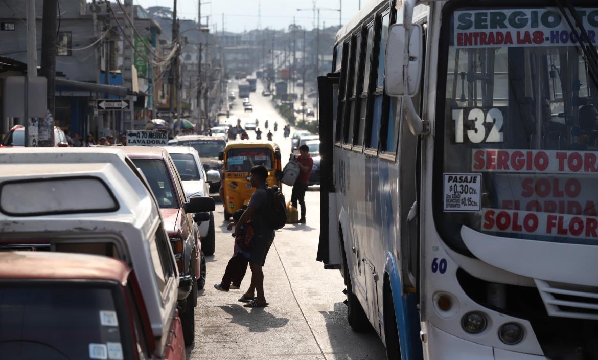 Buses en la Entrada de la 8