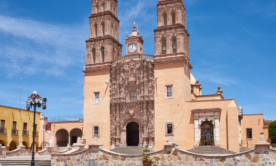 Fue en la Parroquia de Dolores donde el cura Miguel Hidalgo dio el llamado Grito de Dolores, evento que da inicio a la Guerra de Independencia de México.