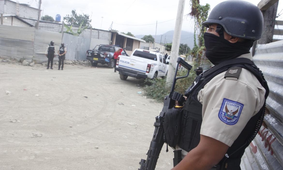 Miembros de la Policía Nacional permanecen custodiando la zona del conflicto.