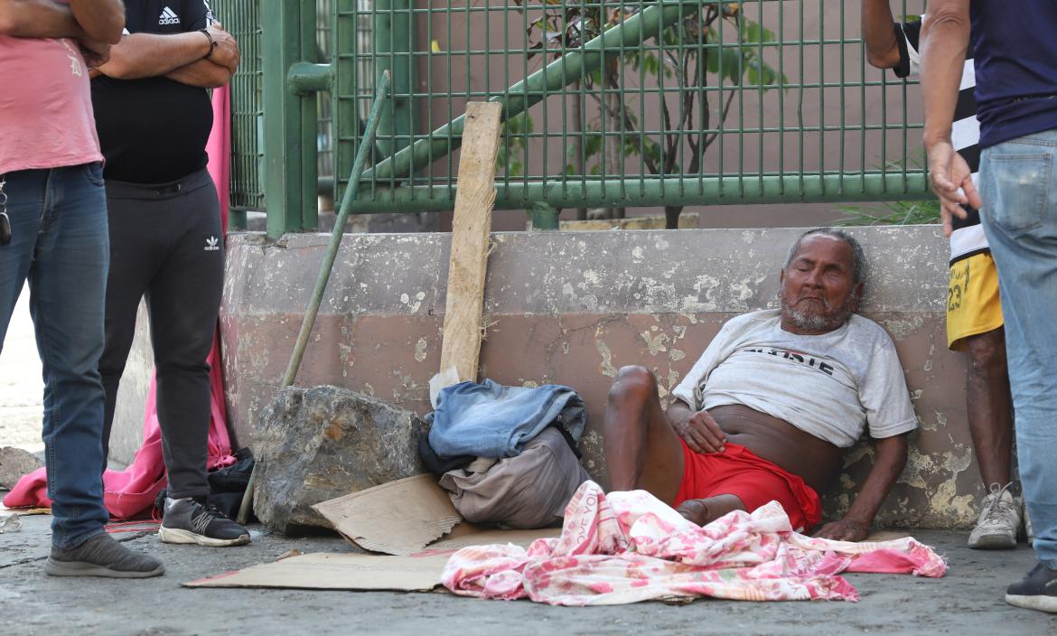 ayuda para hombre en situación de calle