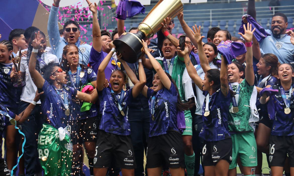 Dragonas conquista su primera estrella en la Superliga Femenina.