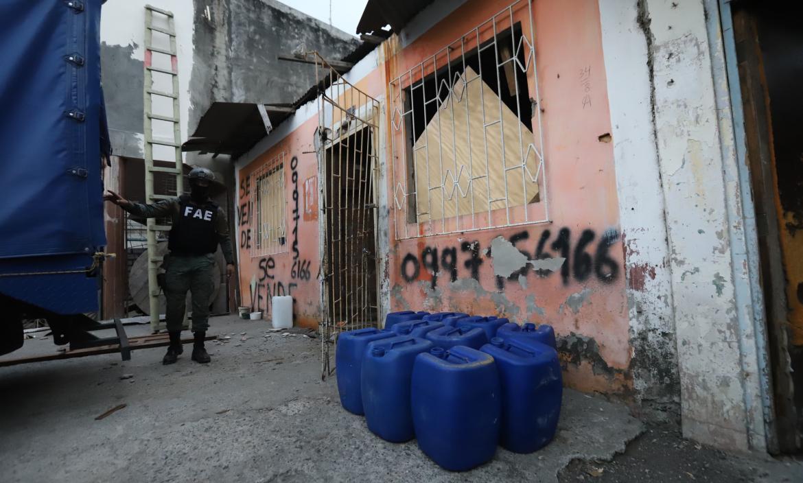 Encuentran material explosivo en Barrio Lindo, Durán.