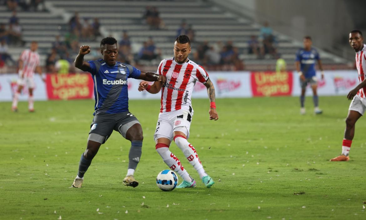 Emelec ganó 3 a 1 a Técnico Universitario.