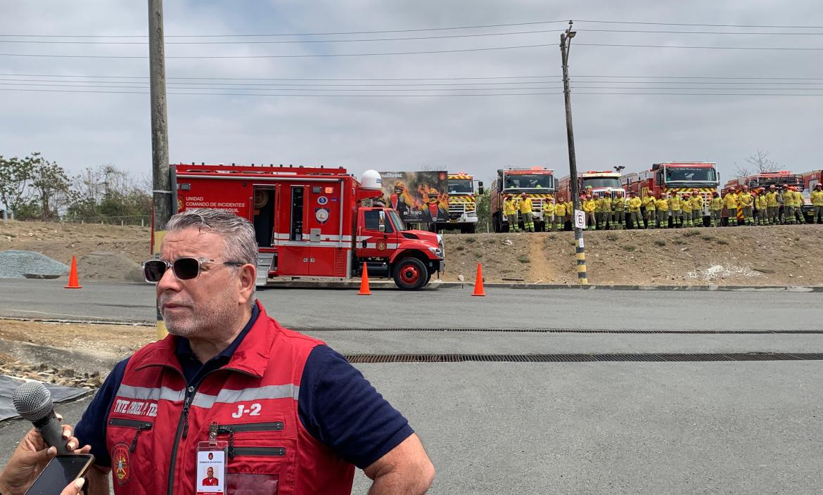 Tnte. Crnel. Leopoldo Terán informó que está listo para enviar bomberos de refuerzo a Quito.