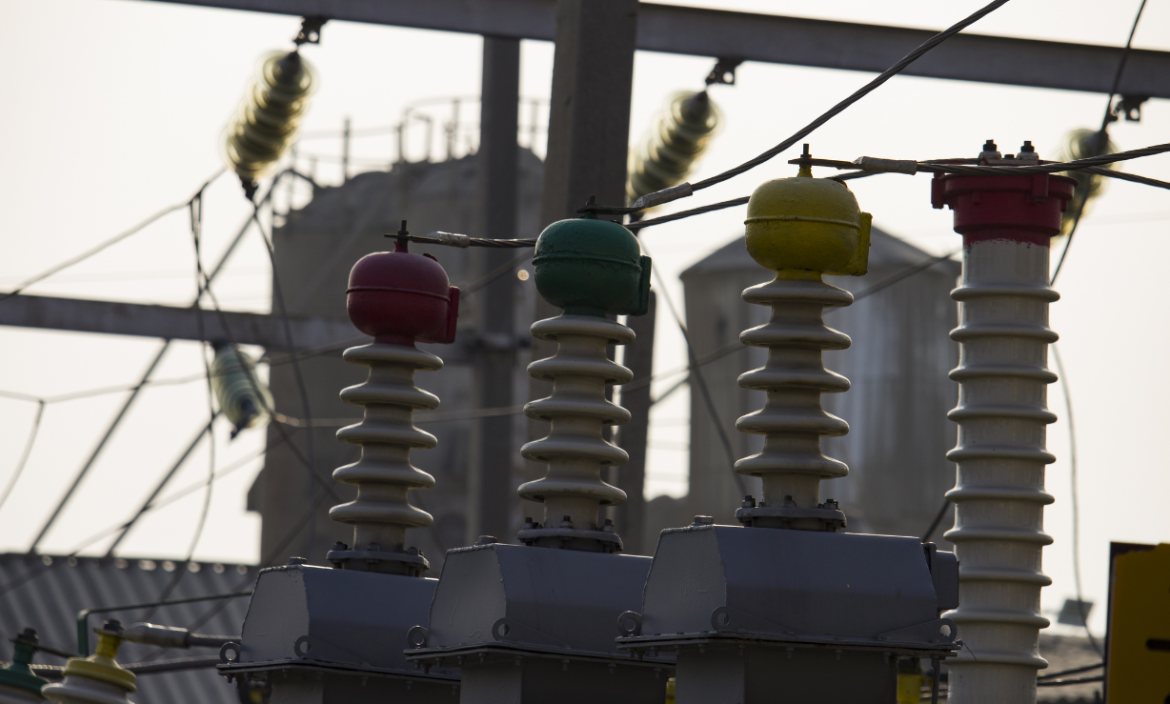 La transmisión de energía eléctrica se ve afectada en Ecuador: no hay luz.