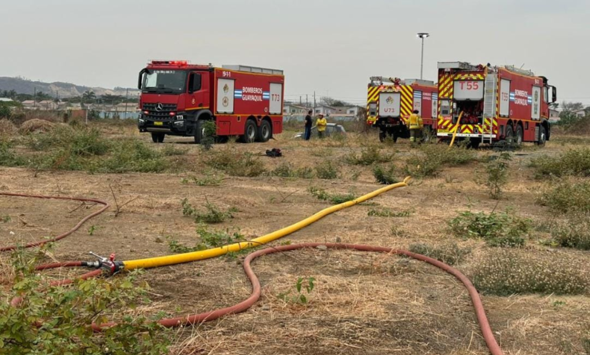 Unidades de los bomberos fueron al sitio de la novedad, en Guayaquil.