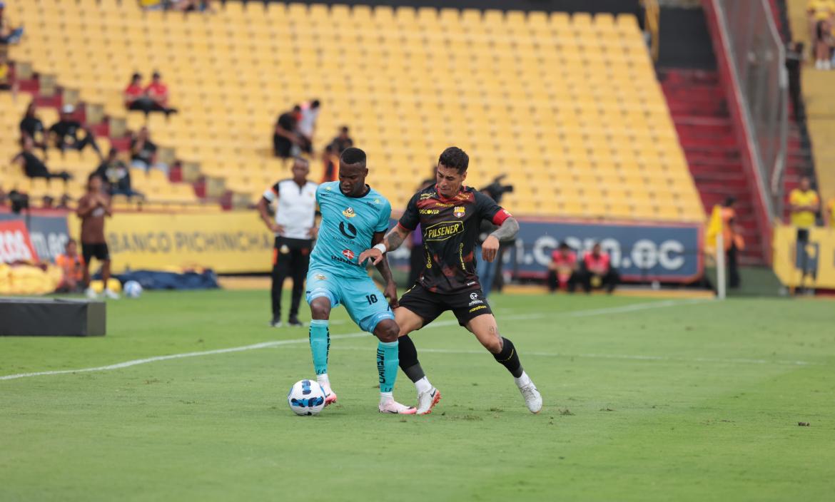 Barcelona recibe a Libertad en el estadio Monumental.