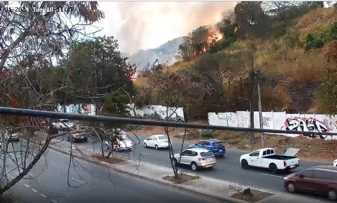 El incendio se reportó la tarde de este 1 de octubre.