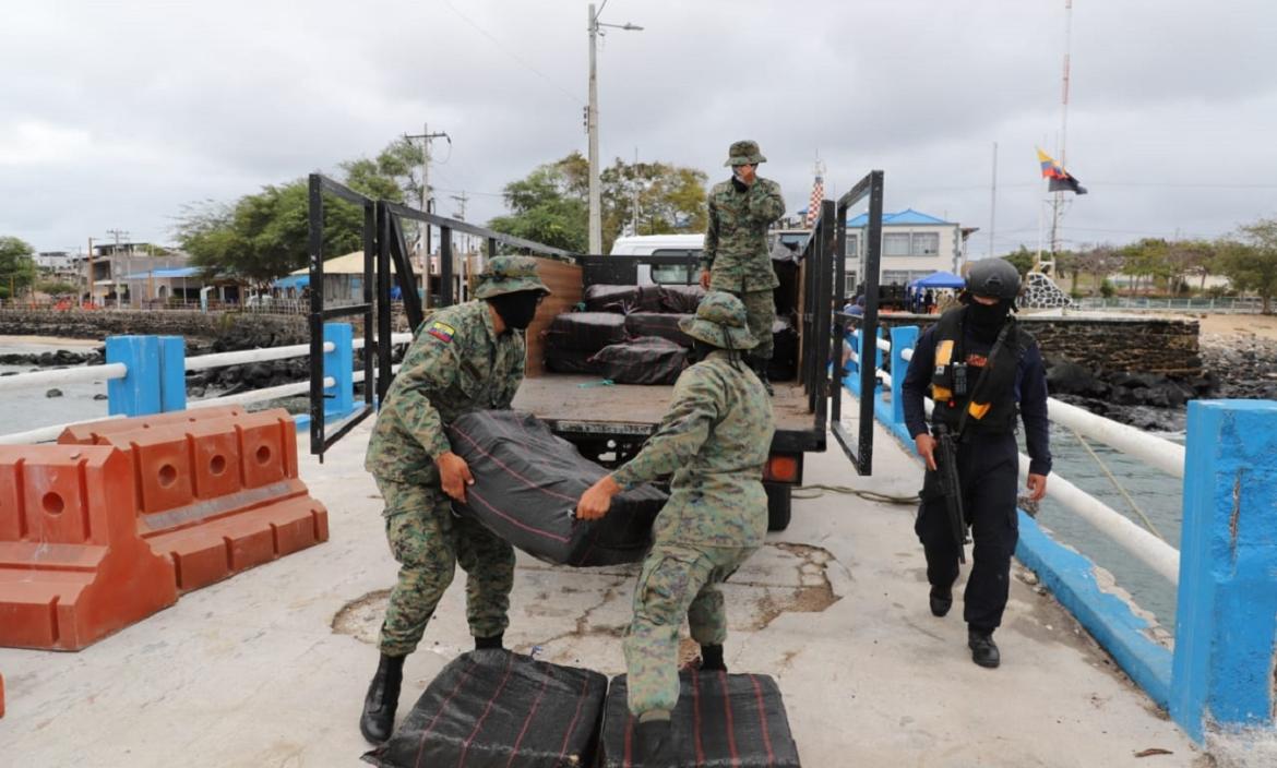 Captura de droga en la Reserva Marina de Galápagos.jpg