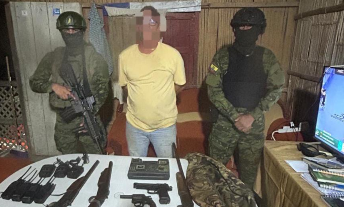 Las Fuerzas Armadas encontraron una bodega en el que se guardaban armas.