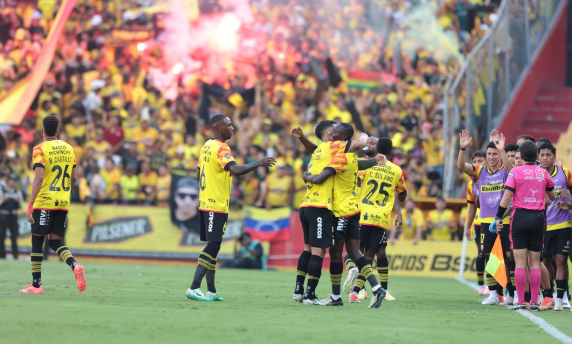 Barcelona ganó a Emelec en el estadio Monumental.