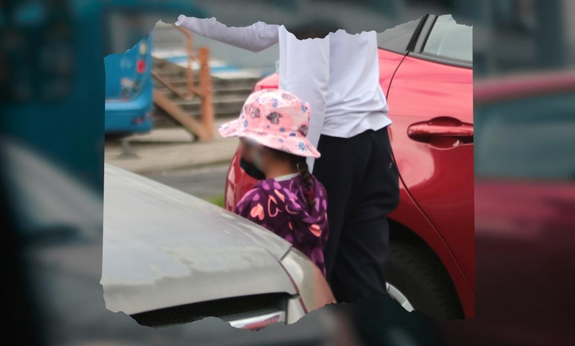 Niña trabaja en la calle o pide limosna