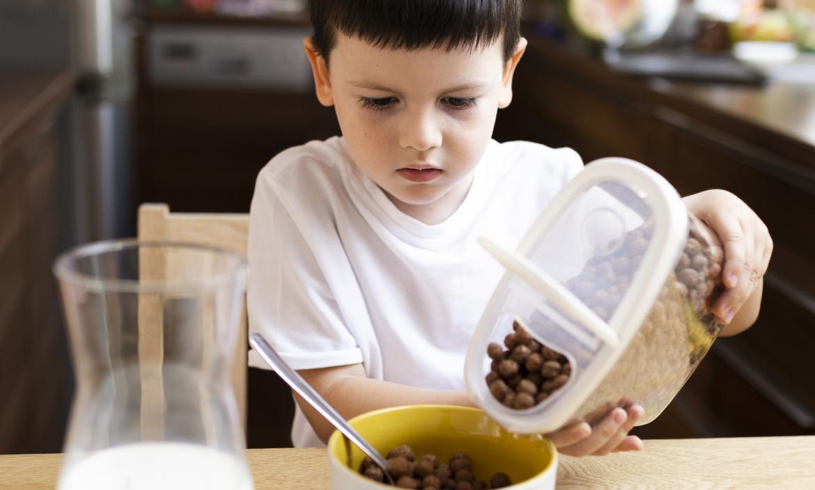 niño comiendo