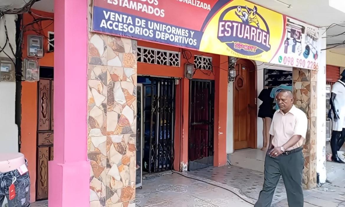 Comercios en Esmeraldas lucen desolados.