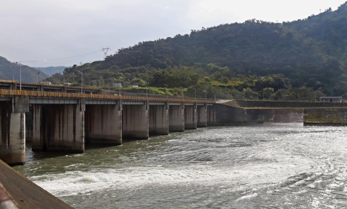 La central hidreléctrica Coca Codo Sinclair necesita de la fuerza del agua para dar electricidad.