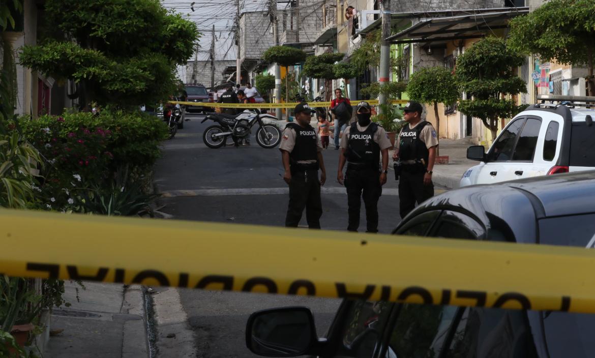 La Policía Nacional llegó al sitio para atender la emergencia.