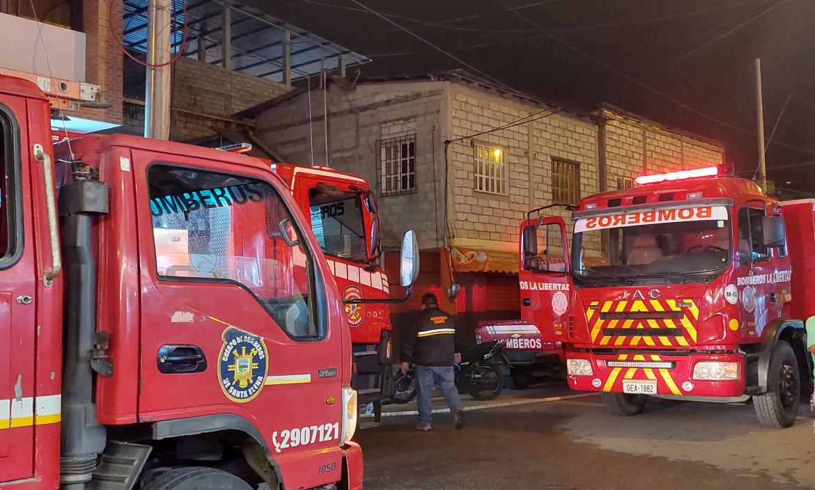 Los bomberos llegaron y atendieron la emergencia.