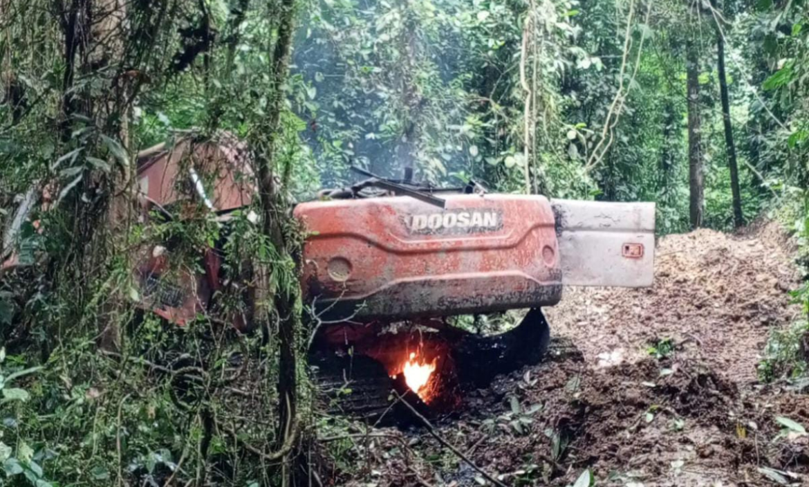 Maquinaria que era utilizada en actividades de minería ilegal.