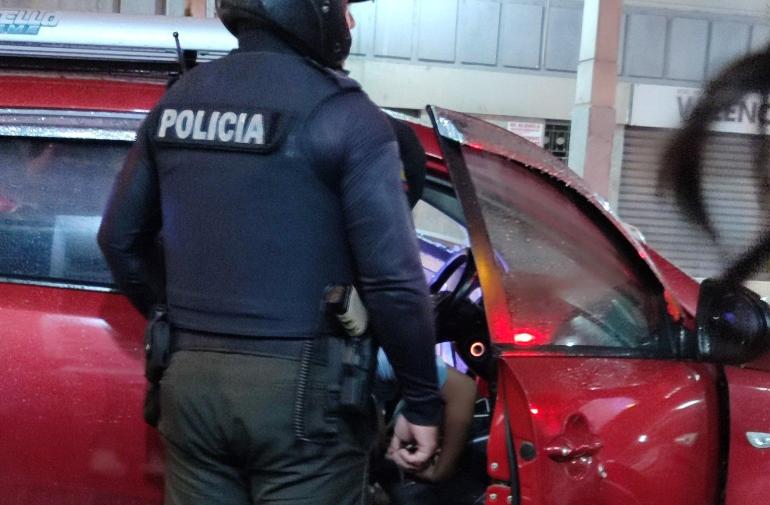 policía