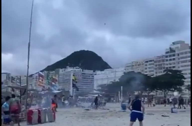 Los enfrentamientos se registraron en la playa de Copacabana